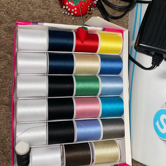 Singer Sewing Machine - Picture 5 of 5